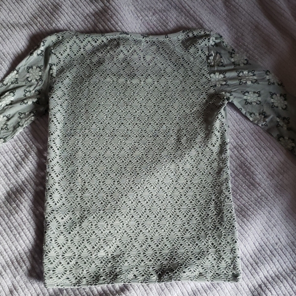 Aeropostale || grey patterned longsleeve shirt - Picture 2 of 6